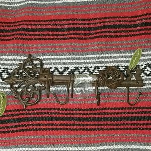 2 piece BNIB Set Cast Iron Skeleton Key Wall Hook